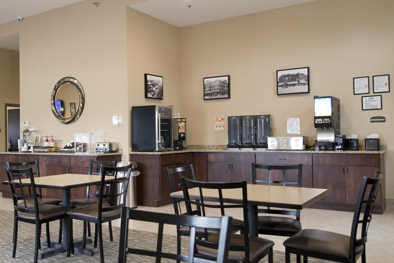 Cornerstone Inn & Suites Oelwein Ngoại thất bức ảnh