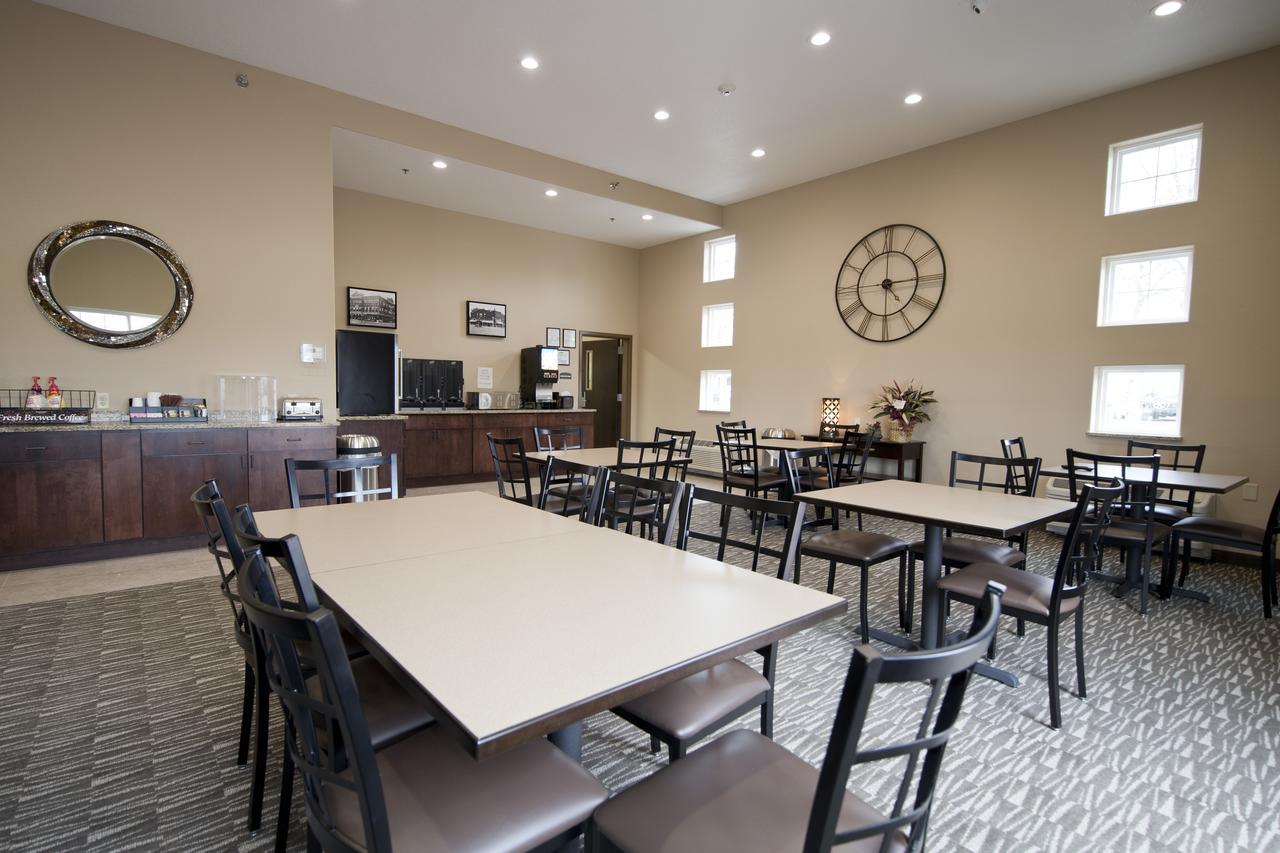 Cornerstone Inn & Suites Oelwein Ngoại thất bức ảnh
